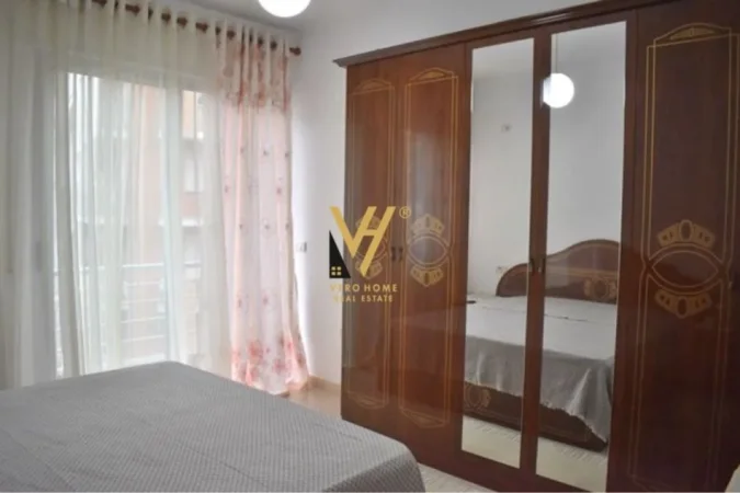 Tirane, jepet me qera apartament 2+1+Ballkon Kati 4, 90 m² 650 € (MINE PEZA)