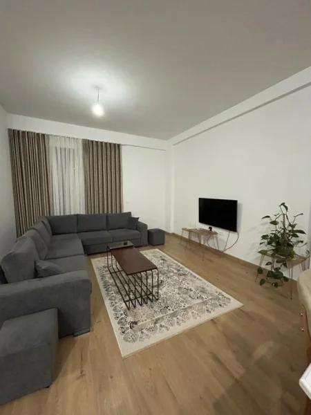 Tirane, jepet me qera apartament 1+1 Kati 1, 80 m² 500 € (TEG)