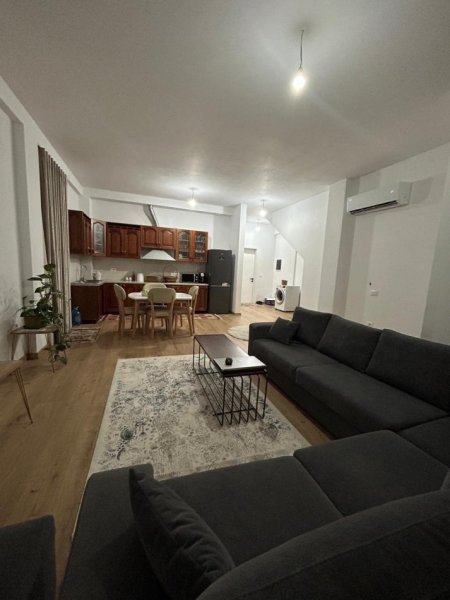 Tirane, jepet me qera apartament 1+1 Kati 1, 80 m² 500 € (TEG)