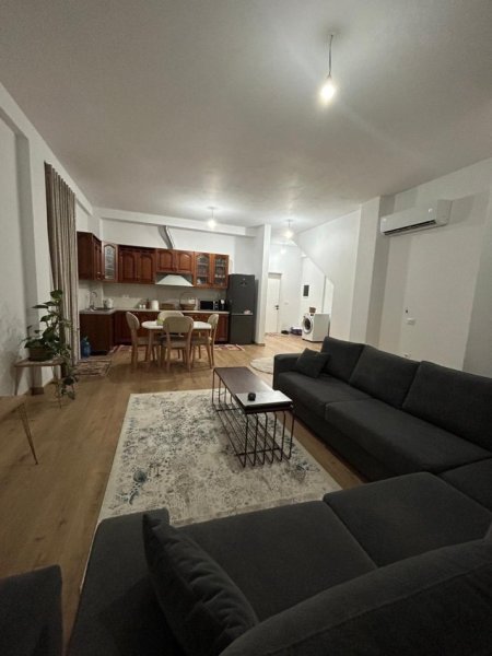 Tirane, jepet me qera apartament 1+1 Kati 1, 80 m² 500 € (TEG)