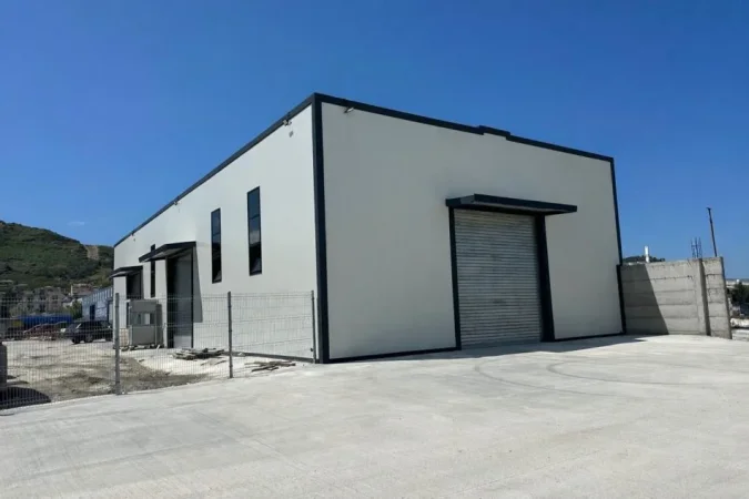 Tirane, jepet me qera magazine Kati 0, 550 m² 2.500 € (VORE)