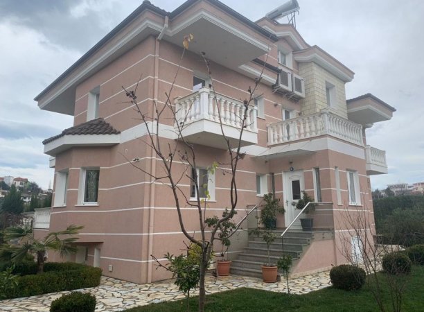Tirane, shitet Vile 2 Katshe Kati 2, 690 m² 2.200.000 € (Farke)