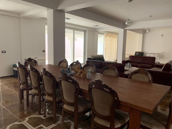 Tirane, shitet Vile 2 Katshe Kati 2, 690 m² 2.200.000 € (Farke)