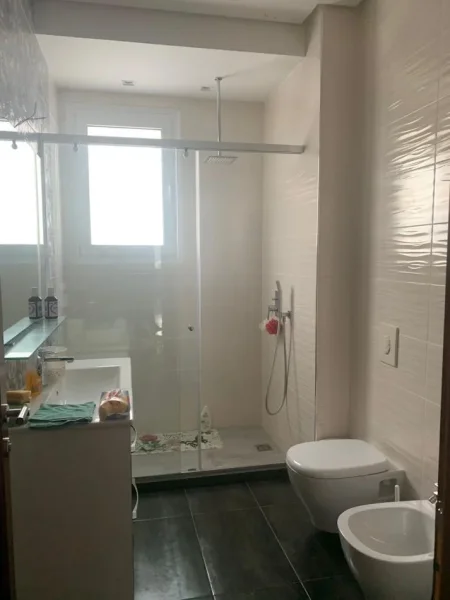 Tirane, shitet Vile 2 Katshe Kati 2, 690 m² 2.200.000 € (Farke)