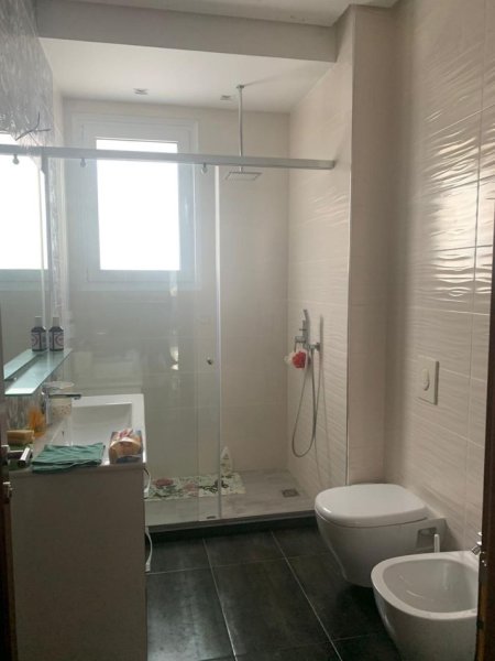 Tirane, shitet Vile 2 Katshe Kati 2, 690 m² 2.200.000 € (Farke)