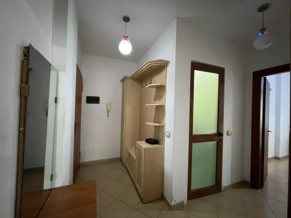 Tirane, jepet me qera apartament 1+1+Ballkon Kati 6, 60 m² 350 € (Misto Mame)