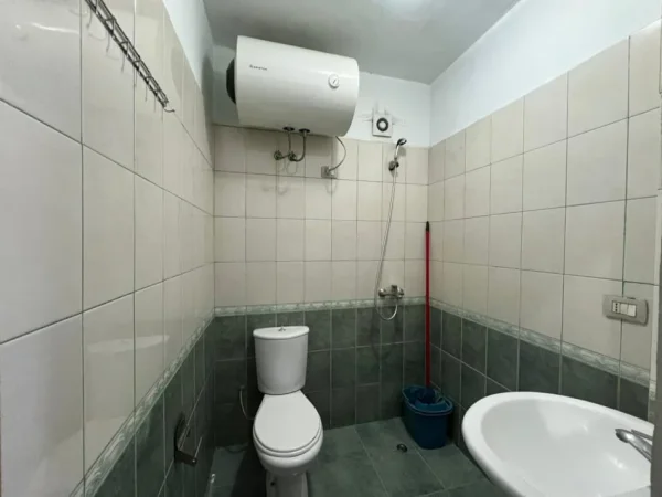 Tirane, jepet me qera apartament 1+1+Ballkon Kati 6, 60 m² 350 € (Misto Mame)