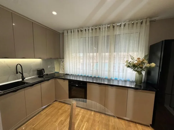 Tirane, jepet me qera apartament 1+1 , 73 m² 900.000 € 