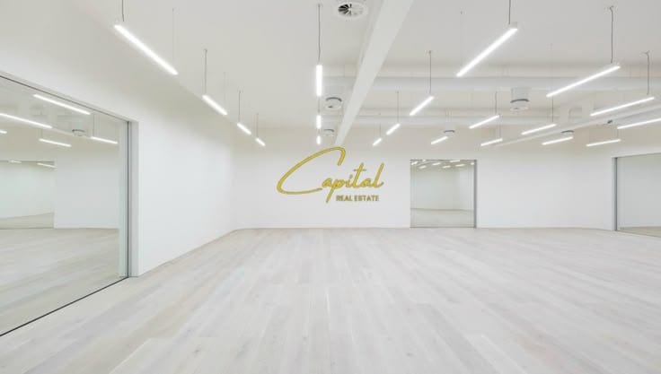 Tirane, jepet me qera ambjent biznesi Kati 0, 365 m² 370.000 € (XHAMLLIKU)