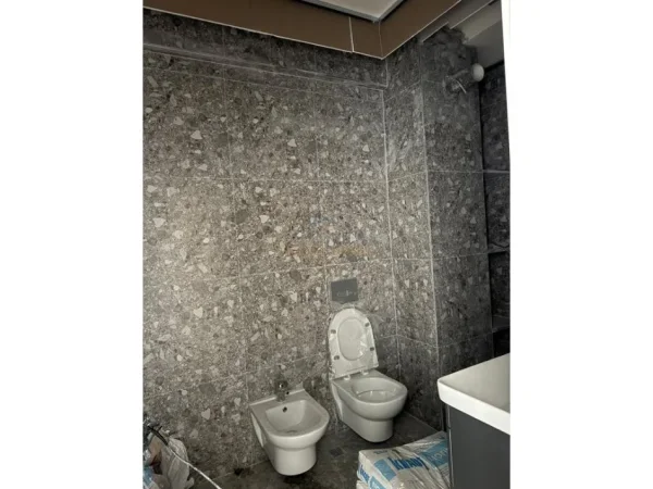 Tirane, jepet me qera apartament 1+1 Kati 2, 64 m² 450 € (URBAN GATE)