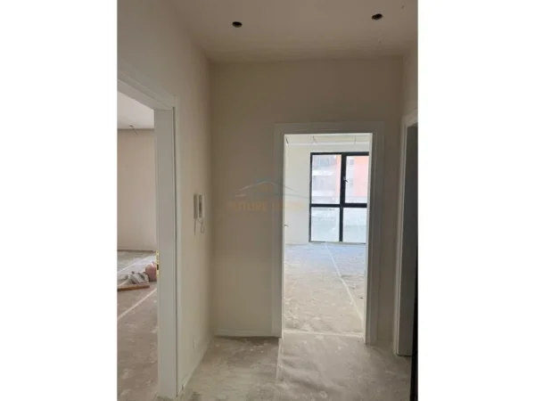 Tirane, jepet me qera apartament 1+1 Kati 2, 64 m² 450 € (URBAN GATE)