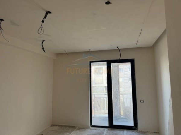 Tirane, jepet me qera apartament 1+1 Kati 2, 64 m² 450 € (URBAN GATE)