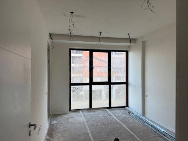 Tirane, jepet me qera apartament 1+1 Kati 2, 64 m² 450 € (URBAN GATE)