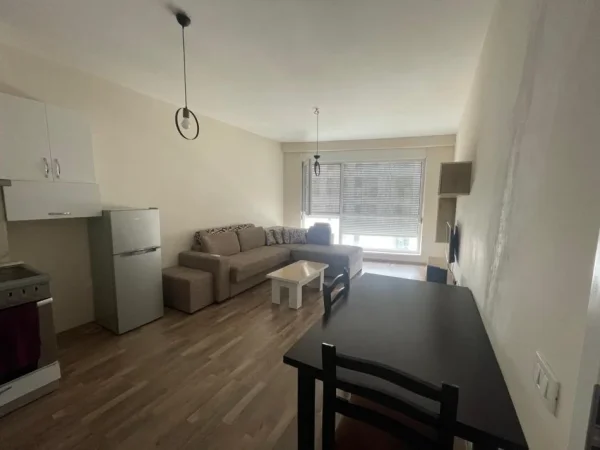 Tirane, jepet me qera apartament 1+1 , 70 m² 500 € (siri kodra)
