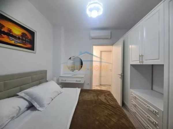 Tirane, jepet me qera apartament 2+1 Kati 6, 82 m² 500 € (kompleksi Univers City QTU)
