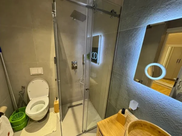 Tirane, jepet me qera apartament 1+1 , 74 m² 1.000.000 € 