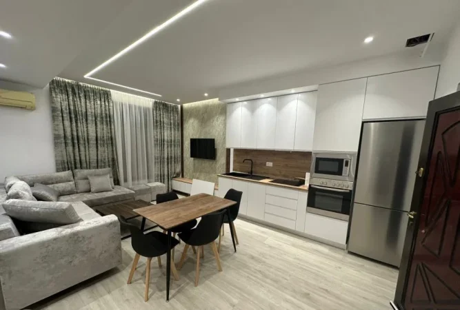 jepet me qera apartament , 55 m² 650 € (ZOGU I ZI)