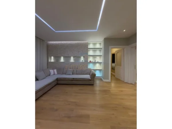 Tirane, shes apartament 2+1 Kati 4, 116 m² 425.000 € (Qender)