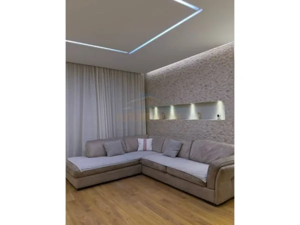 Tirane, shes apartament 2+1 Kati 4, 116 m² 425.000 € (Qender)