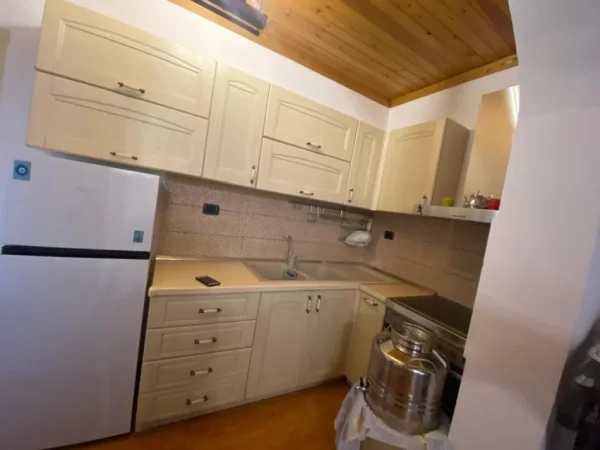 Tirane, jepet me qera apartament+verande | Penthouse 1+1+Aneks+Ballkon Kati 3, 120 m² 400 € (Rruga Muhamed Deliu)