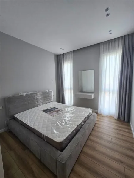 Tirane, jepet me qera apartament 1+1+Ballkon Kati 3, 76 m² 1.250 € (liqeni thate)