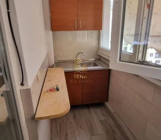 Tirane, jepet me qera apartament 1+1+Ballkon Kati 5, 70 m² 550 € (Don Bosko)