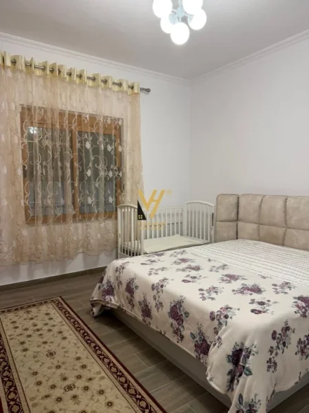 Tirane, jepet me qera apartament 2+1+Ballkon Kati 1, 107 m² 700 € (BULEVARDI I RI)