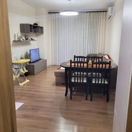 Tirane, jepet me qera apartament 2+1 Kati 3, 90 m² 650 € (Rruga Grigor Gjirokastriti)