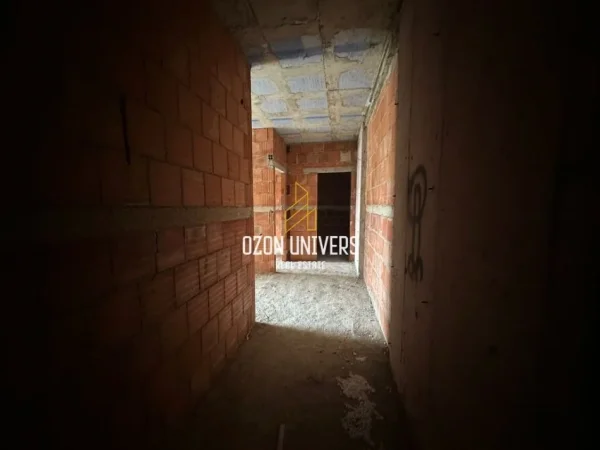 Tirane, shitet apartament 1+1+Ballkon Kati 3, 83 m² 115.920 € (Fusha e aviacionit)