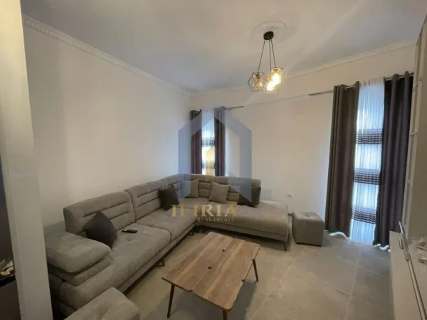 Tirane, jepet me qera apartament 1+1 Kati 8, 64 m² 600 € (Kompleksi "Kontakt")