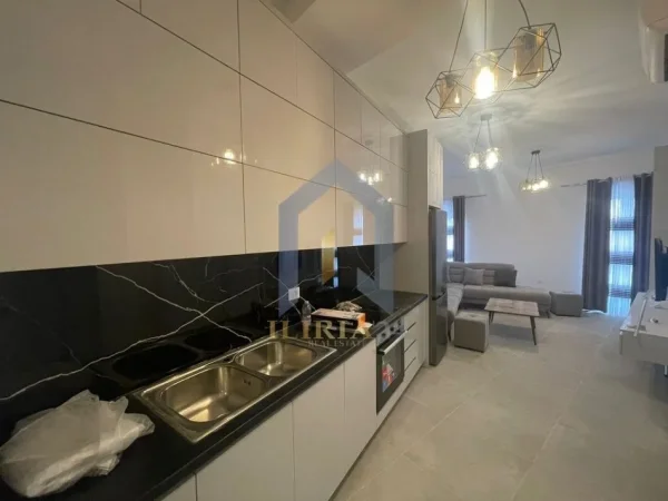 Tirane, jepet me qera apartament 1+1 Kati 8, 64 m² 600 € (Kompleksi "Kontakt")