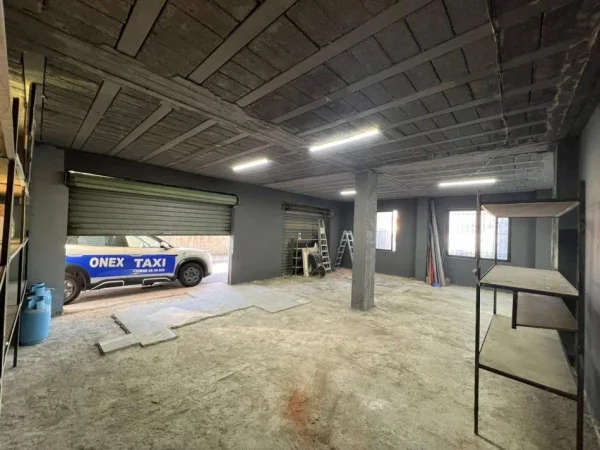 Tirane, jepet me qera magazine Kati 0, 110 m² 650 € (LAPRAKE)