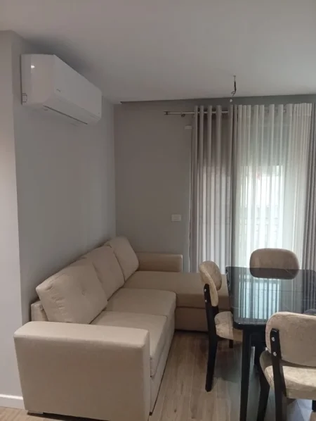 Jepet Apartament  2+1 me qira tek Pazari i Ri  900 €uro