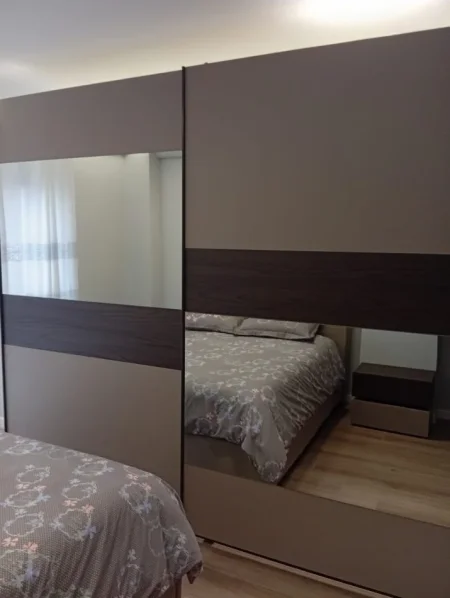 Jepet Apartament  2+1 me qira tek Pazari i Ri  900 €uro