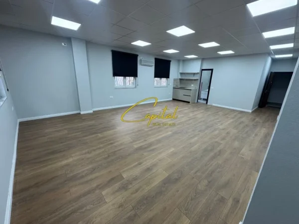 Tirane, jepet me qera ambjent biznesi Kati 1, 70 m² 1.100 € (QENDER)