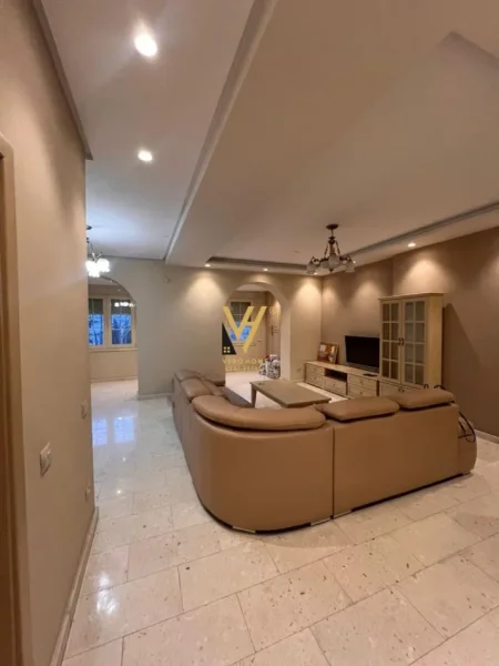 Tirane, jepet me qera apartament 1+1+Ballkon Kati 5, 80 m² 800 € (KINEMA AGIMI)