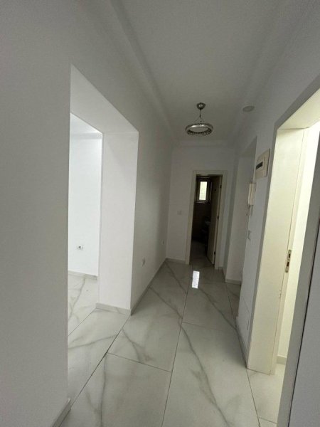 Tirane, jepet me qera zyre Kati 1, 50 m² 600 € (RRUGA E DIBRES)