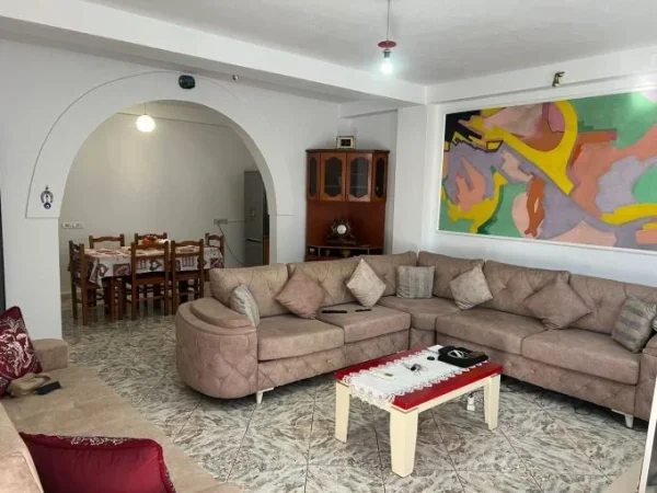 Tirane, jepet me qera apartament 2+1+Aneks+Ballkon Kati 2, 160 m² 650 € (ish stacioni i trenit , zogu i zi)