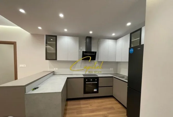 Tirane, jepet me qera apartament 2+1 Kati 9, 111 m² 850 € (FARMACIA 10)