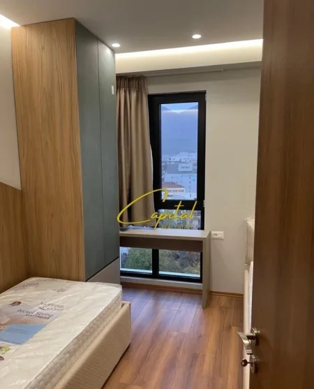Tirane, jepet me qera apartament 2+1 Kati 9, 111 m² 850 € (FARMACIA 10)
