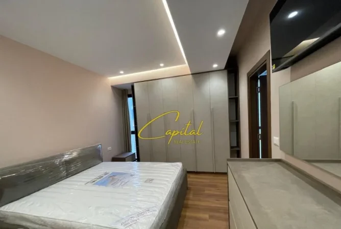 Tirane, jepet me qera apartament 2+1 Kati 9, 111 m² 850 € (FARMACIA 10)