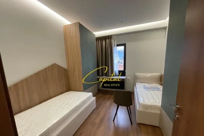 Tirane, jepet me qera apartament 2+1 Kati 9, 111 m² 850 € (FARMACIA 10)