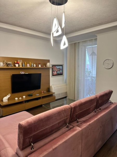 Tirane, jepet me qera apartament 1+1+Ballkon Kati 6, 70 m² 480 € (Fresk)
