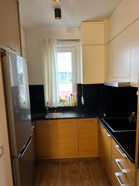 Tirane, jepet me qera apartament 1+1+Ballkon Kati 6, 70 m² 480 € (Fresk)