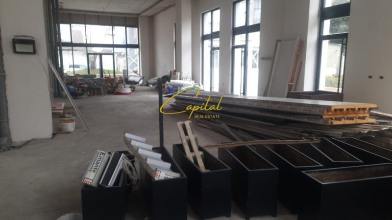 Tirane, shitet ambjent biznesi Kati 0, 365 m² 1.500.000 € (XHAMLLIKU)
