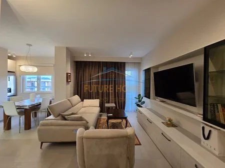 Tirane, jepet me qera apartament 1+1 , 90 m² 900 € 