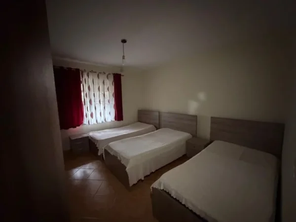 Tirane, jepet me qera apartament 2+1 , 