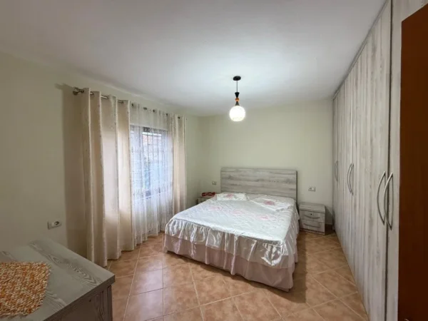 Tirane, jepet me qera apartament 2+1 , 