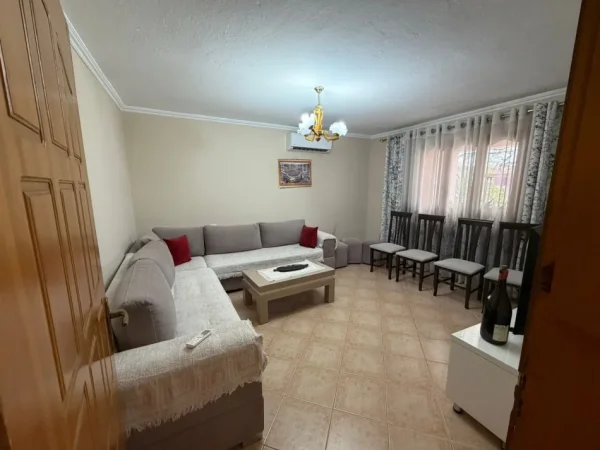 Tirane, jepet me qera apartament 2+1 , 