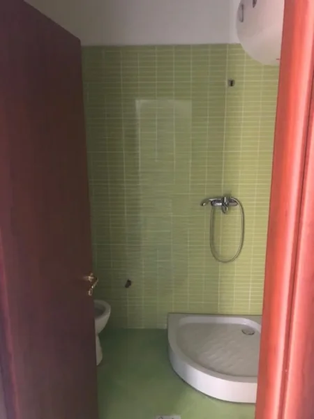 Tirane, jap me qera apartament 2+1 Kati 7, 107 m² 600 € (Rruga Jordan Misja)